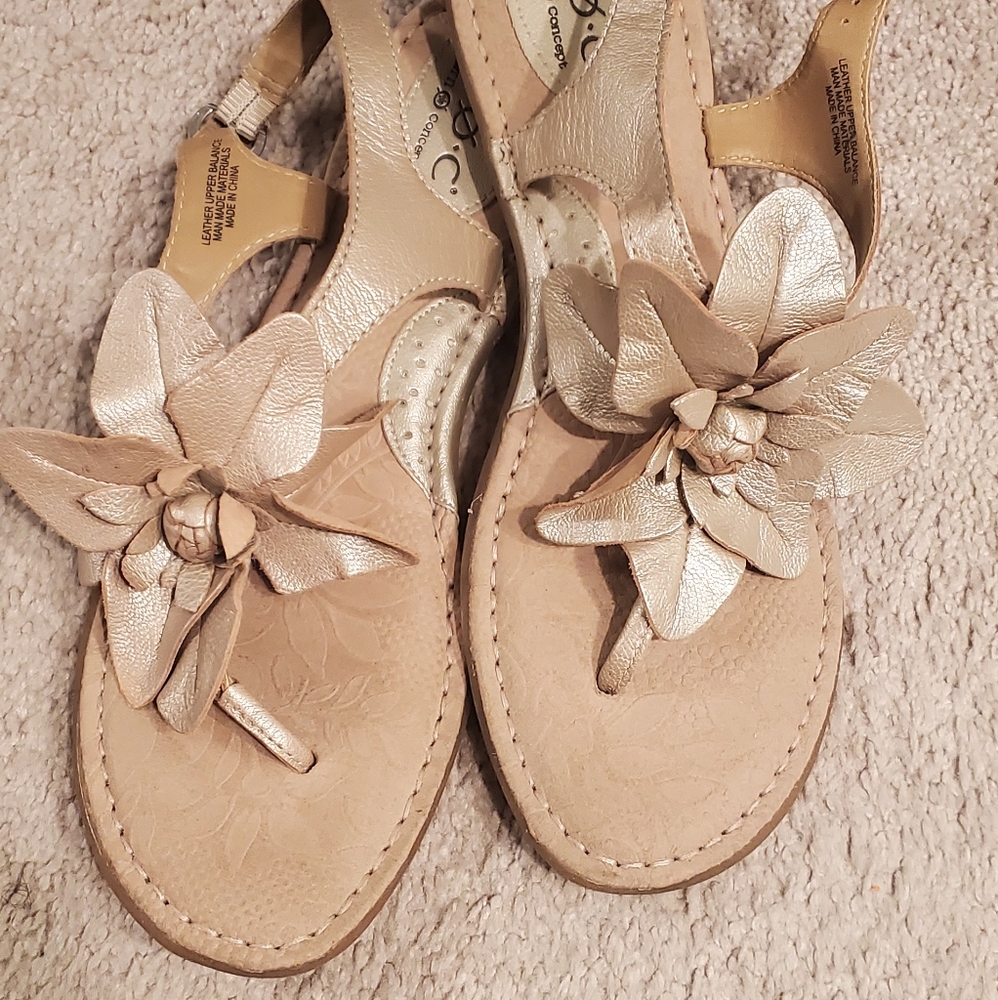 BORN BOC Leather Bronze Flower Patina Sandals sz.9